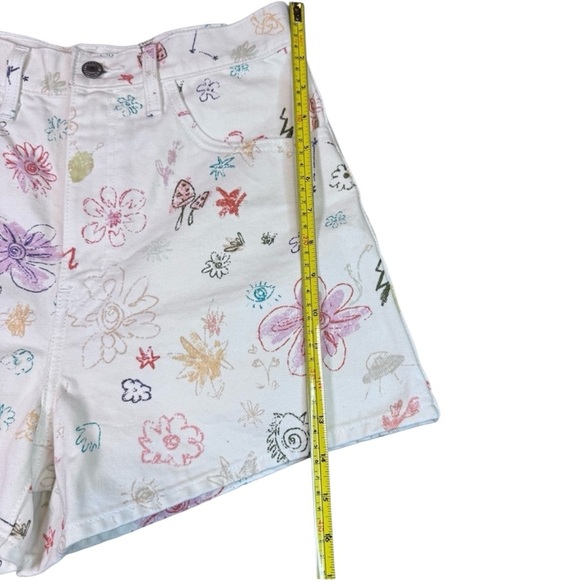 Woman’s Levi’s, Space Doodle Floral Print, High Waist Shorts - Picture 9 of 15